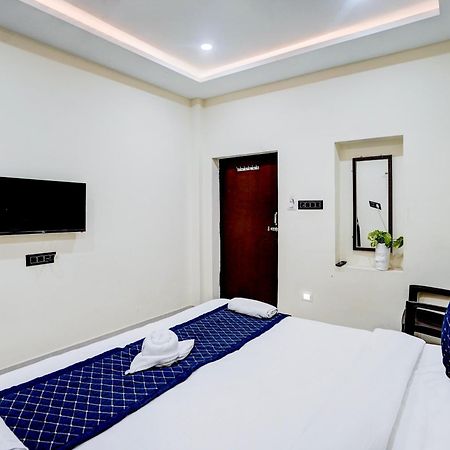 Hotel Vibe Blu- Varanasi Exteriör bild