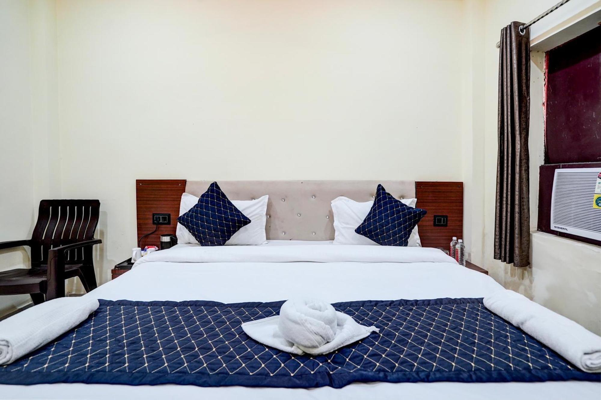 Hotel Vibe Blu- Varanasi Exteriör bild