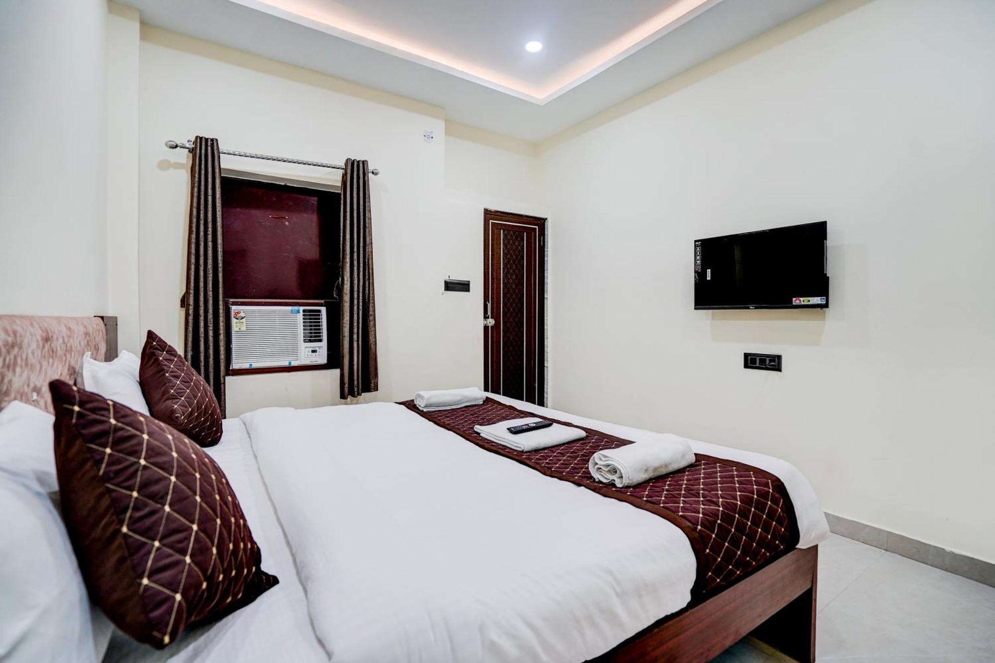 Hotel Vibe Blu- Varanasi Exteriör bild