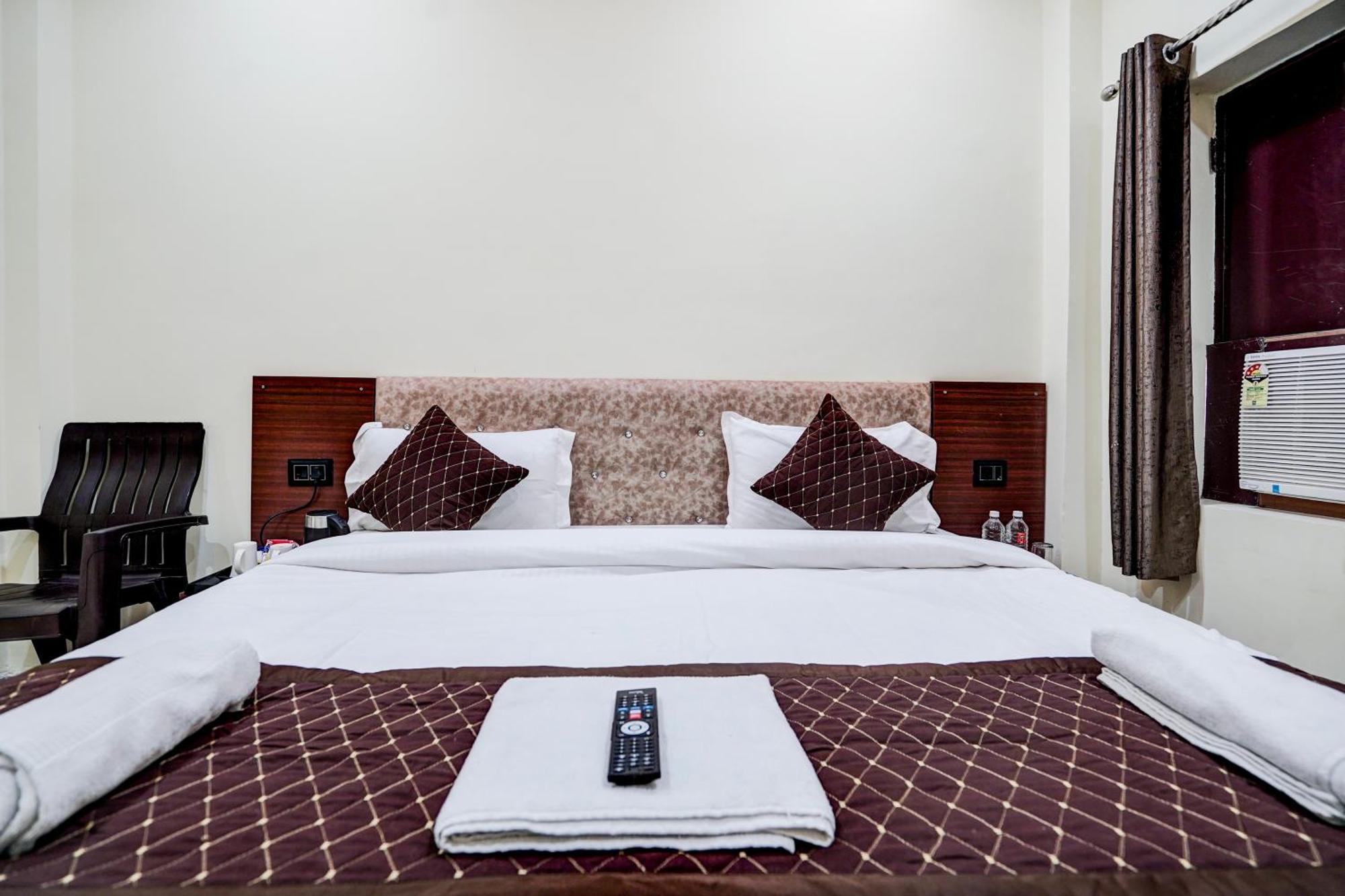 Hotel Vibe Blu- Varanasi Exteriör bild