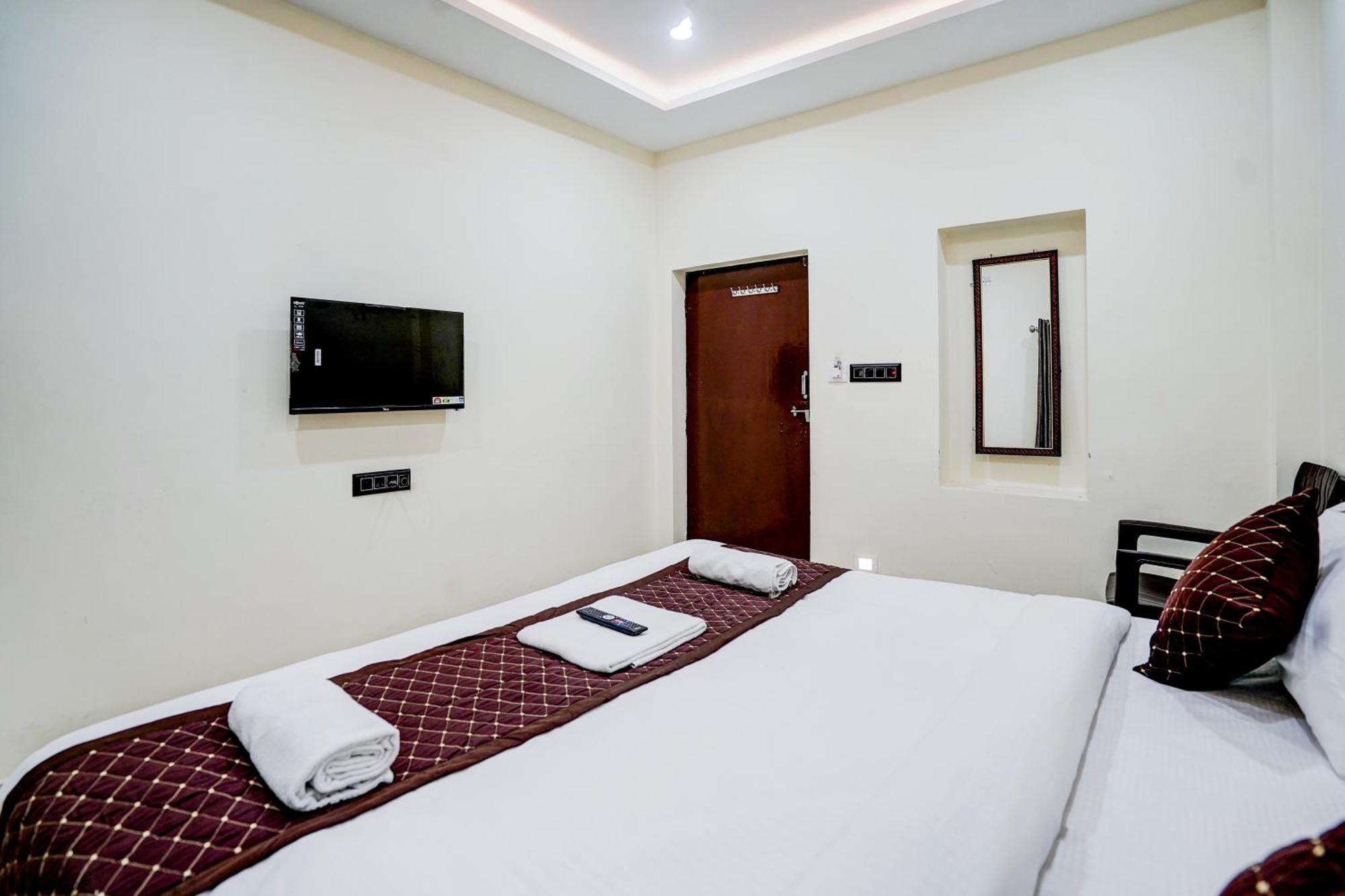 Hotel Vibe Blu- Varanasi Exteriör bild