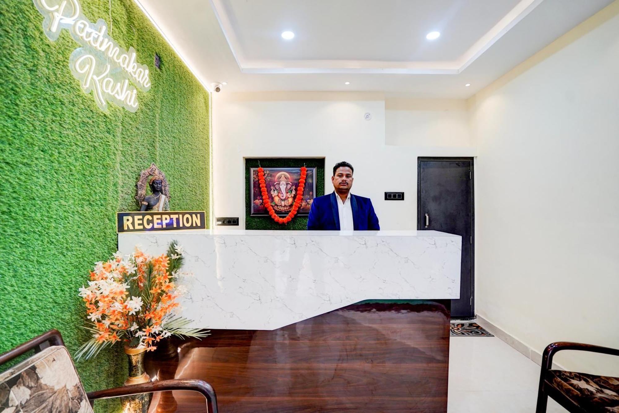 Hotel Vibe Blu- Varanasi Exteriör bild