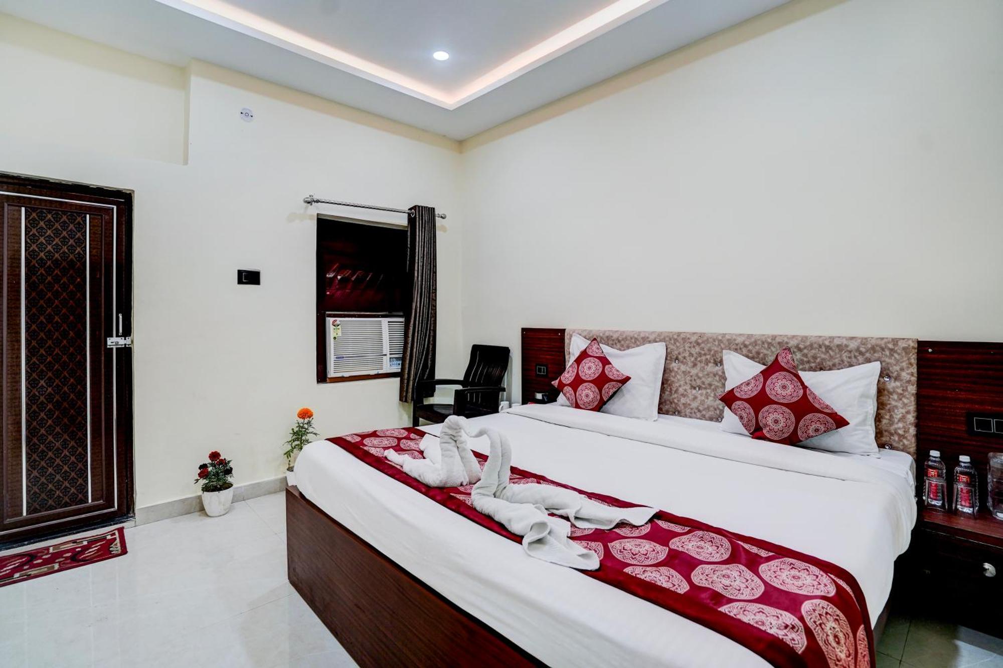 Hotel Vibe Blu- Varanasi Exteriör bild