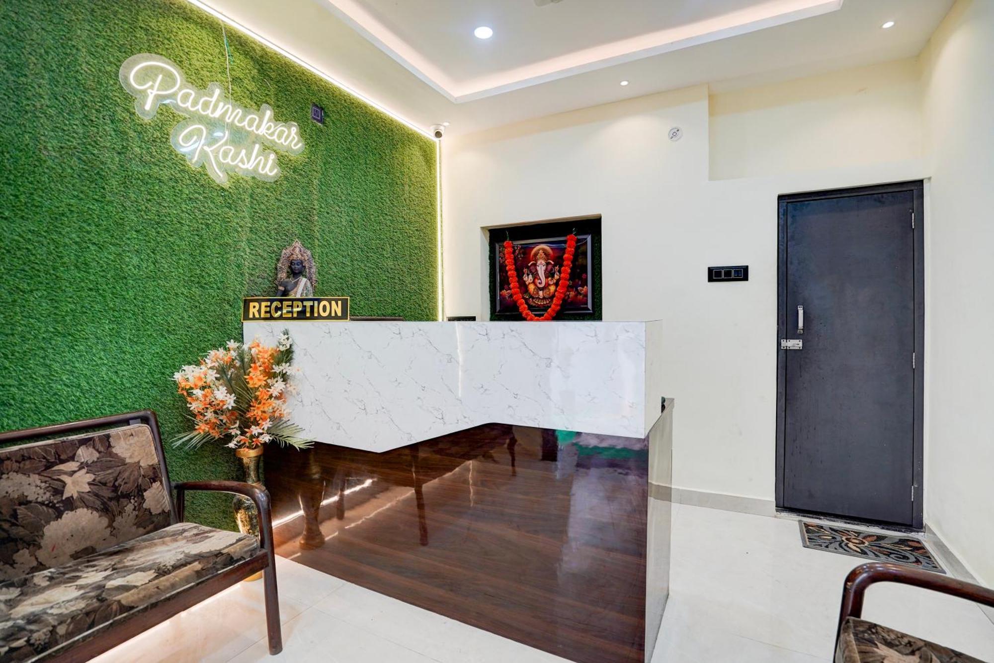 Hotel Vibe Blu- Varanasi Exteriör bild