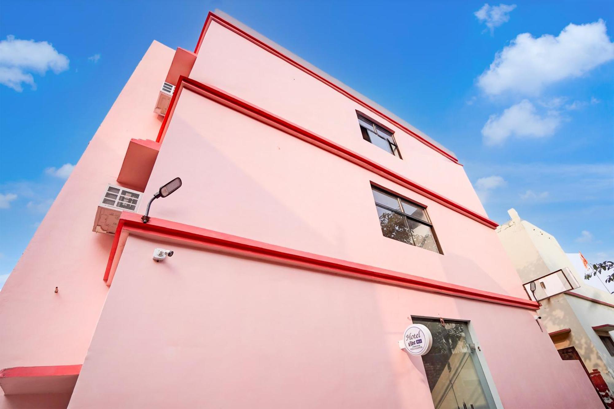 Hotel Vibe Blu- Varanasi Exteriör bild