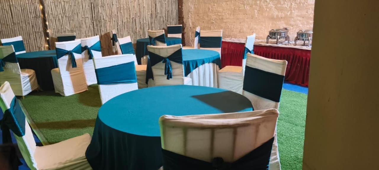 Hotel Vibe Blu- Varanasi Exteriör bild